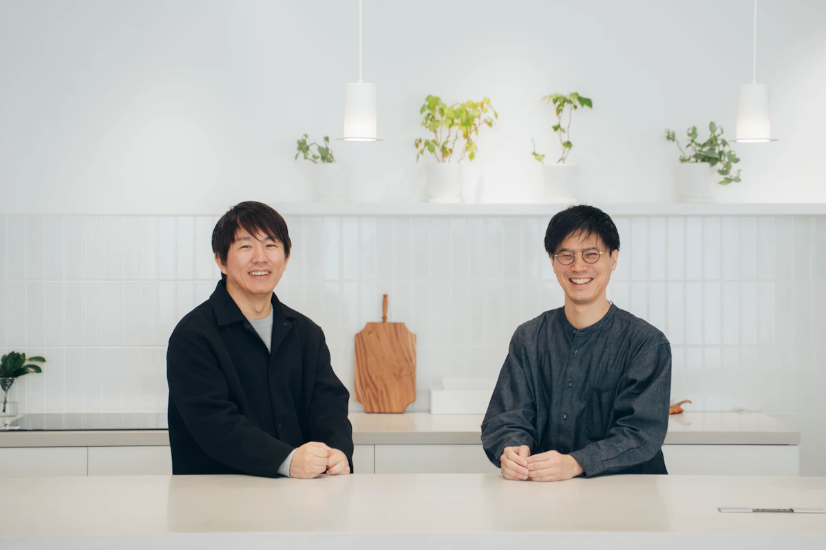 お客さまとプログラマが並んで打ち合わせをしている様子
