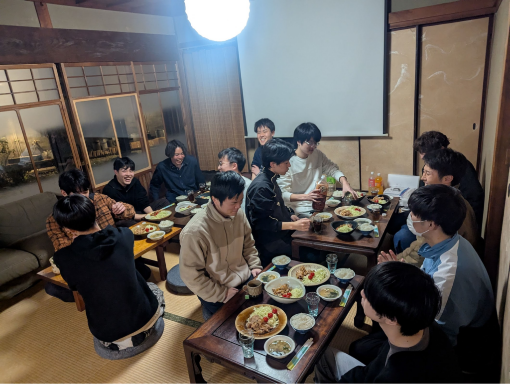 合宿での食事風景
